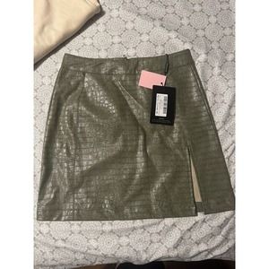 Pretty Little Things Khaki Croc Vinyl Seam Detail Mini Skirt Size 4 NWT